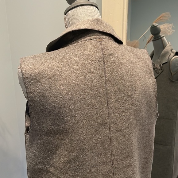 Beautiful  long vest jacket by Silvian Heach. Size XS. - Picture 8 of 10